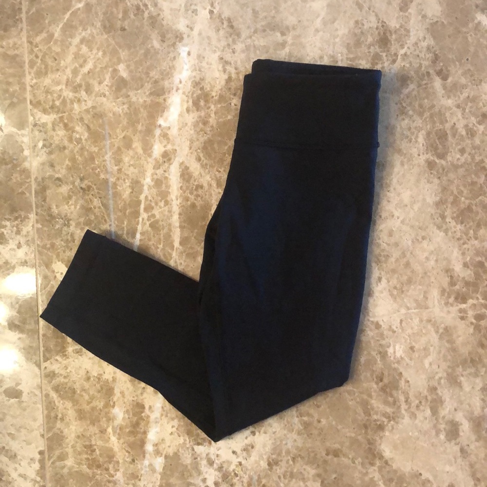 Black Dotted Lululemon Wunder Under Crop~4